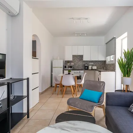 Beautiful One Bed Apartment In Paphos Exterior photo