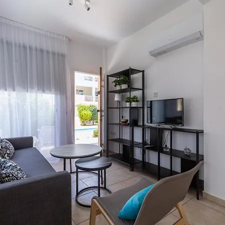 Beautiful One Bed Apartment In Paphos Exterior photo