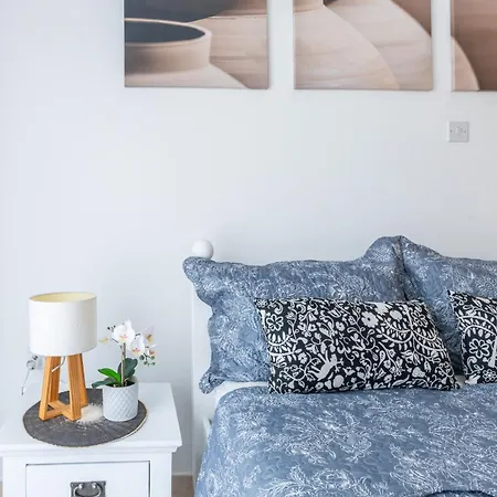 Beautiful One Bed Apartment In Paphos Exterior photo